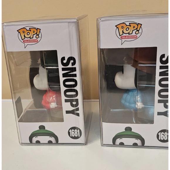 Funko Pop! Peanuts: SNOOPY in Blue (CHASE) and Red Coat Bundle #1681 +Protector - Picture 2 of 5